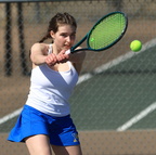 Gennis scrimmages